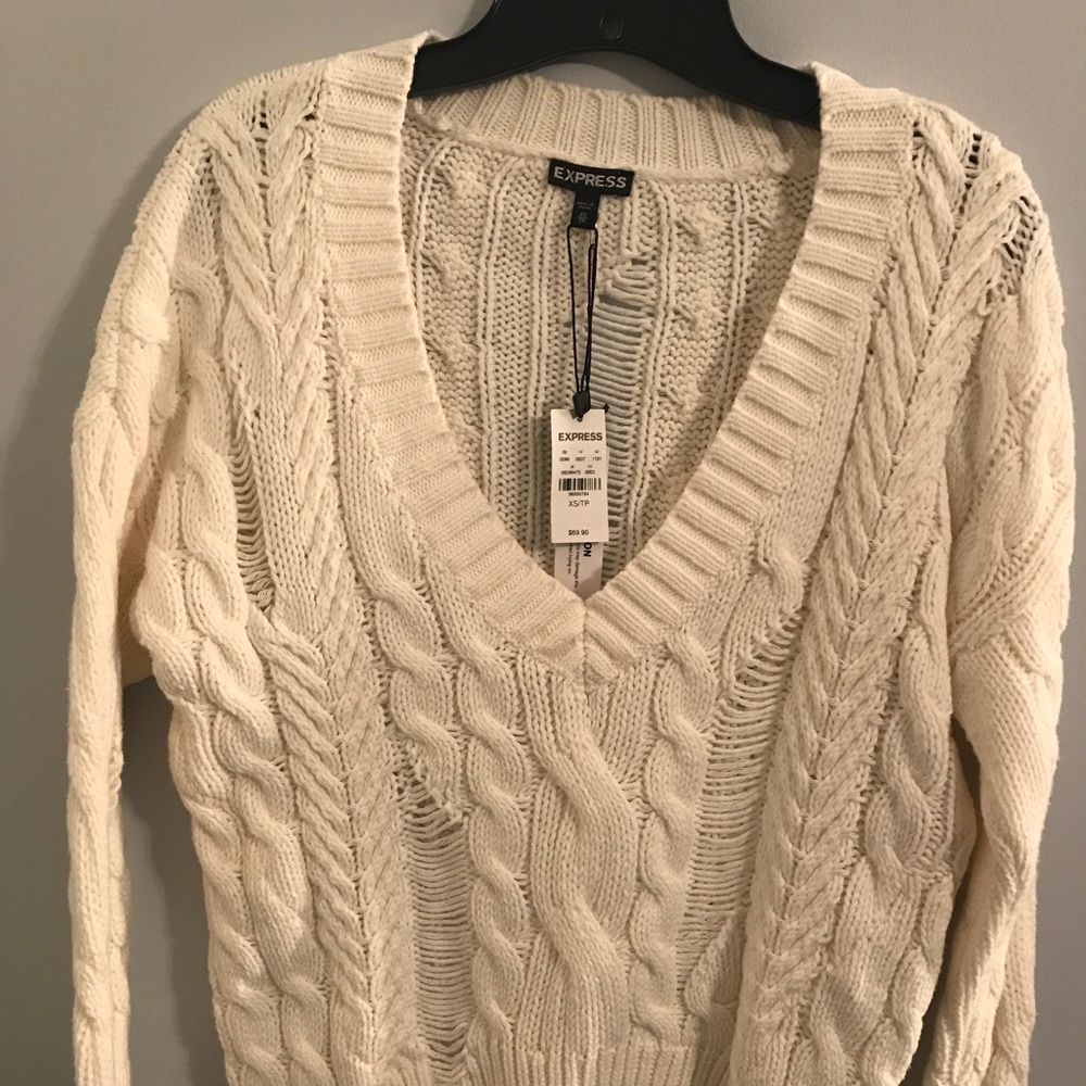 Express cream v-neck sweater - Picture 5 of 5
